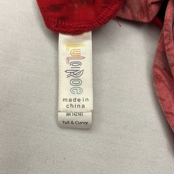 NWOT LuLaRoe Red Flowers and Blue Bees TC Tall & Curvy - Picture 2 of 2